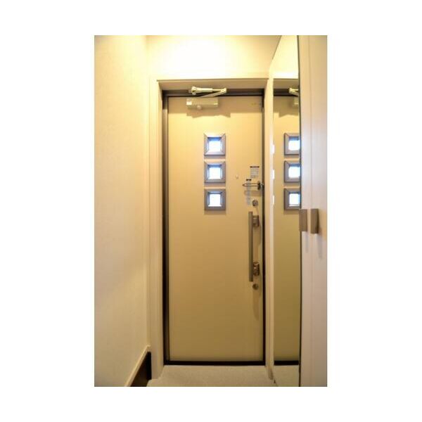 フォレストコートC棟 玄関