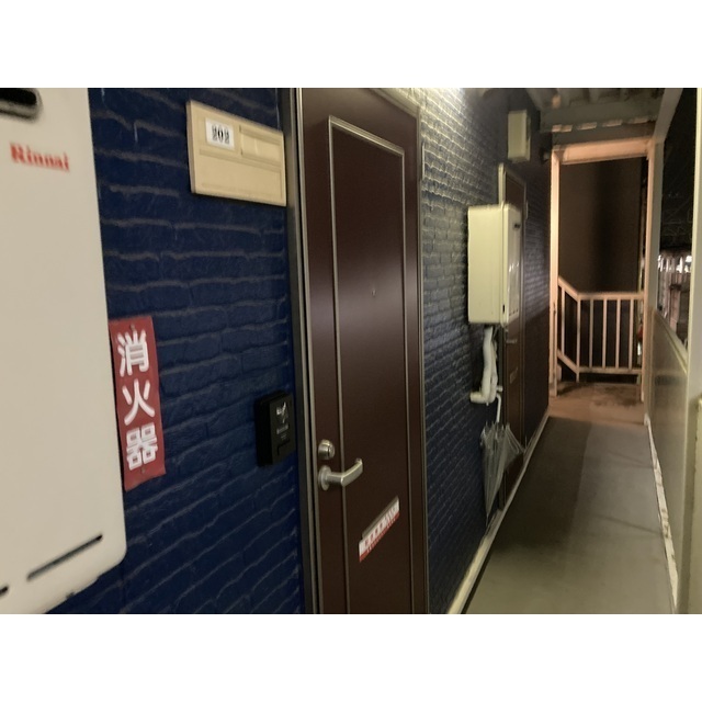 第100オーナーズビル202号室 玄関