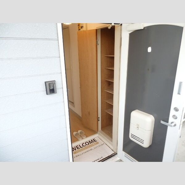 クローバーハイツ201号室 玄関