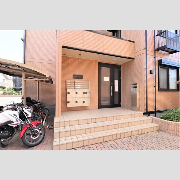 ロイヤルガーデン　Ⅰ202号室 エントランス