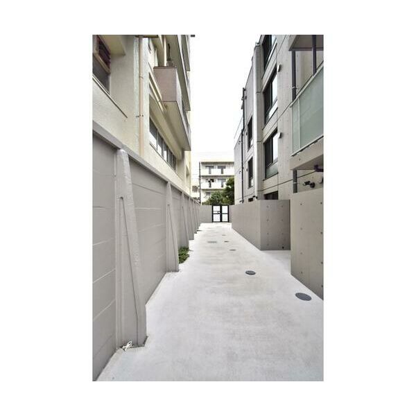 LAPiS吉祥寺203号室 駐車場