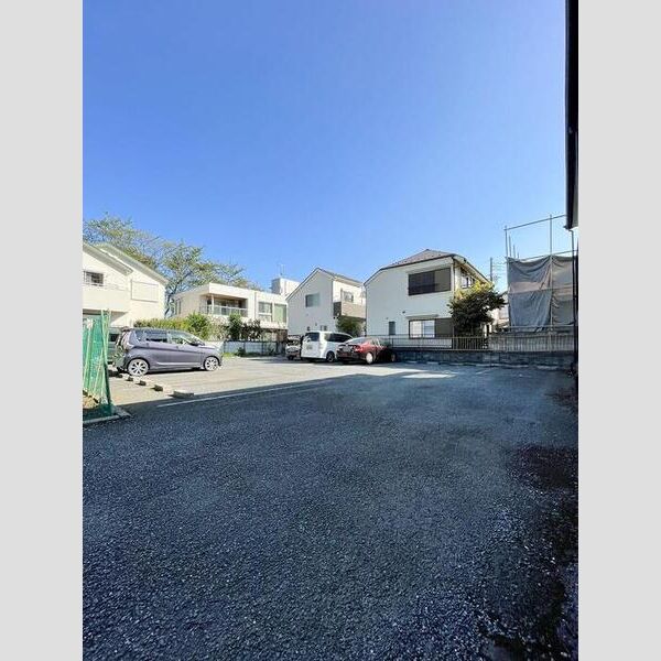 エミネンス　壱・弐番館 駐車場