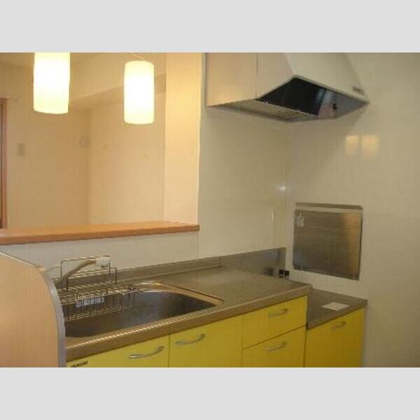 ゴールドハウス 明るいカラーのキッチン♪