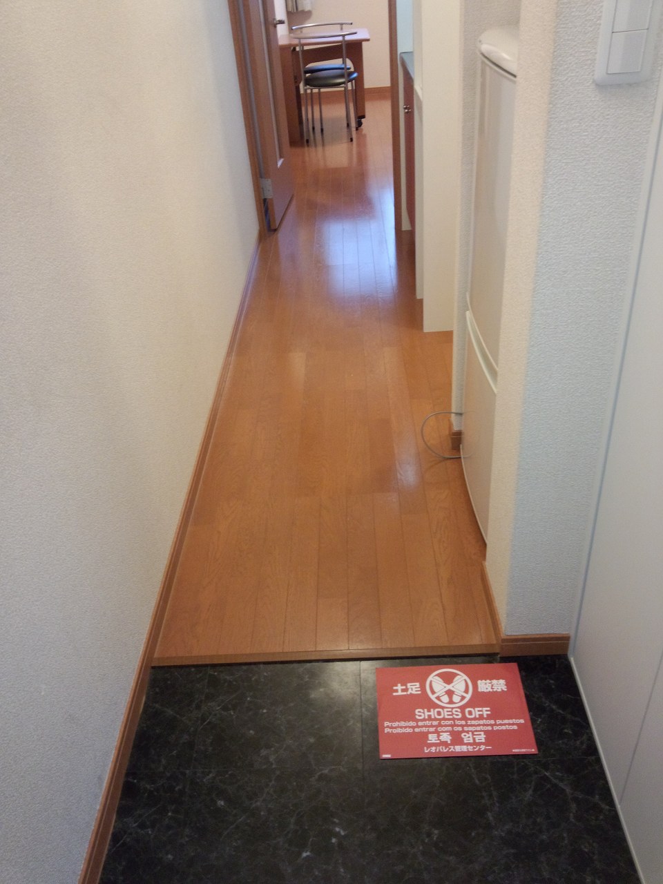 レオパレスグランデ 玄関