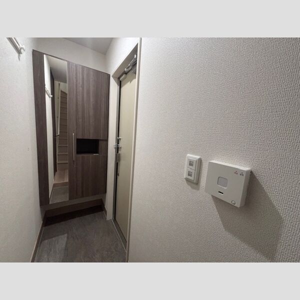 スリジェ元町205号室 玄関