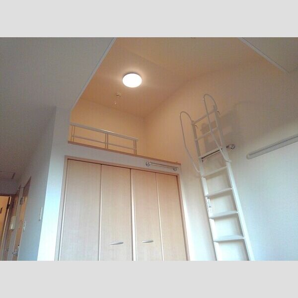 エテルナーレ203号室 ロフトスペース