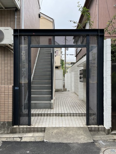 ジュネパレス市川第２４Ｃ1階 エントランス