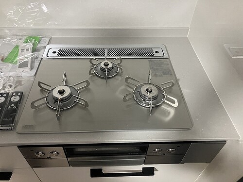 コースタル金杉 ３口ガスコンロ　※2026年3月撮影の写真