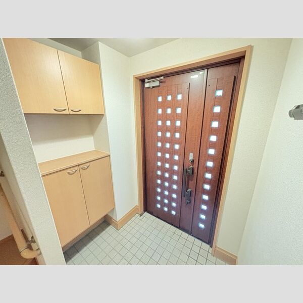 カレッツァⅡ番館 玄関