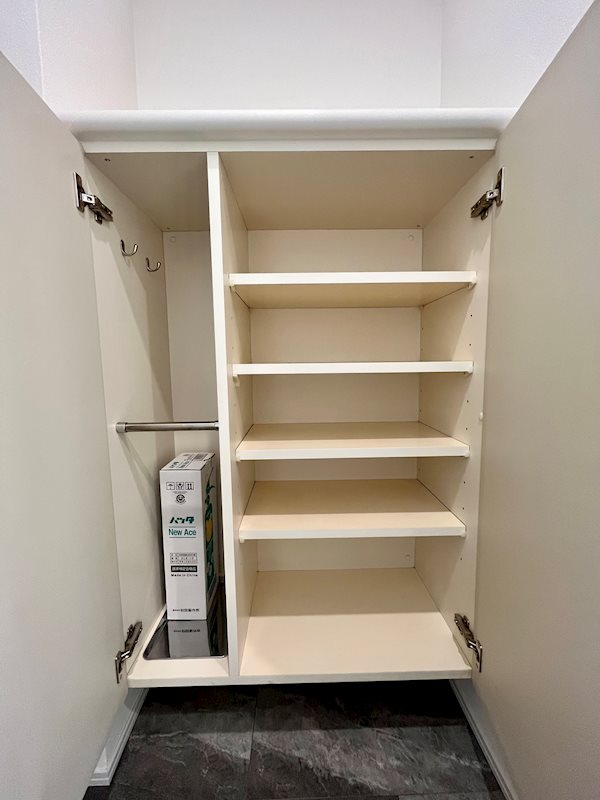 レジディア神田東3階 収納