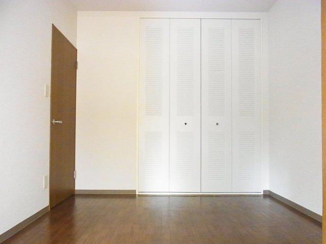 シャトー秋葉町0102号室 洋室２　※別号室の参考写真です(現況優先・仕様違いの場合あり)