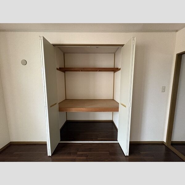 ヴェラクレスト　壱番館 物入