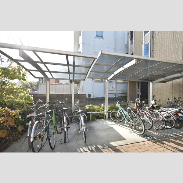 クレセントコートkay 屋根付き駐輪場