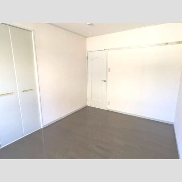 ヴァンベール富士美101号室 洋室6帖