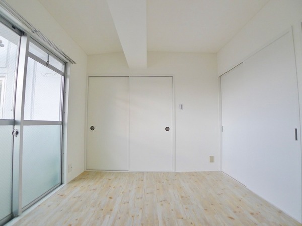 ジュネパレス新松戸第7402号室 リビング