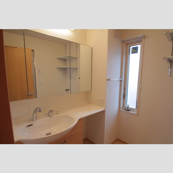 フィオーレ六月 3面ワイドミラーの洗髪洗面化粧台!