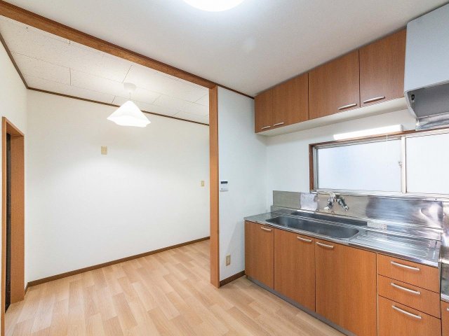 豊平町戸建 ガス給湯器新品。コンロはお好きに設置可能です。