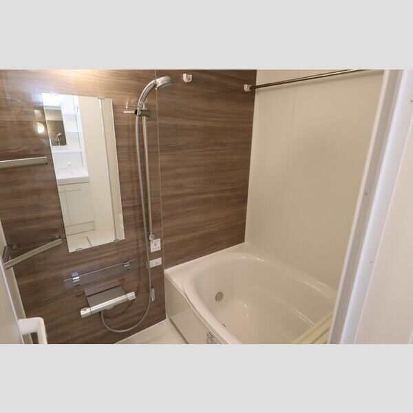 マ・メゾン鵠沼花沢　A 浴室は追い焚き給湯、浴室換気乾燥機付きです