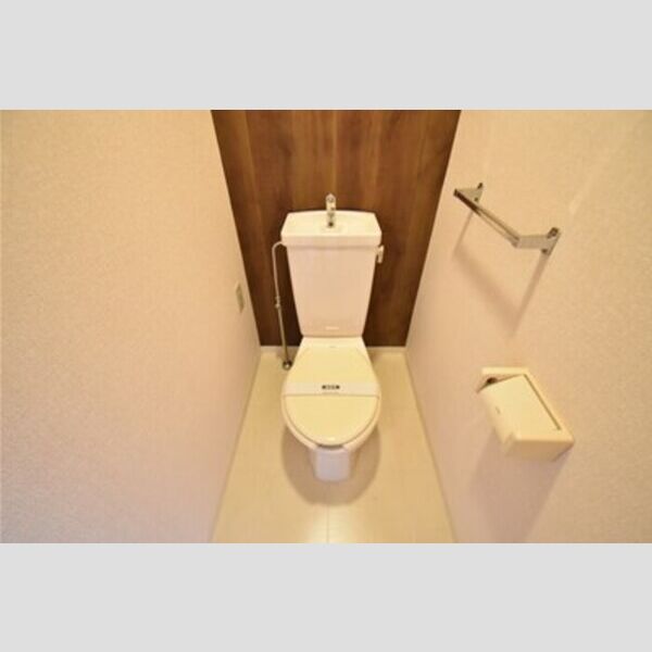 Bellevue参番館205号室 トイレ