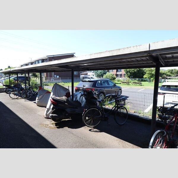 プレミールA 駐輪場