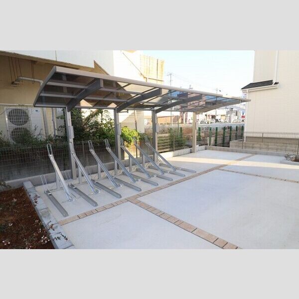 ファミリア　エテルナ 駐輪場