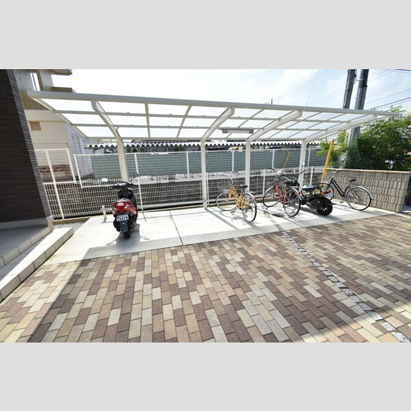 SPIRAL TOWN 屋根付き駐輪場