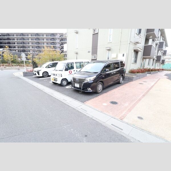 コスモ・アルカディア 駐車場①