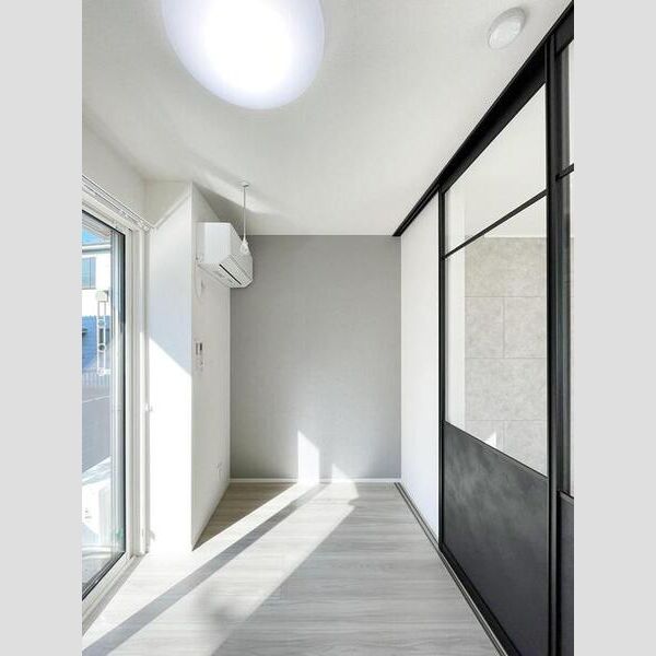 セレスティア興野103号室 洋室