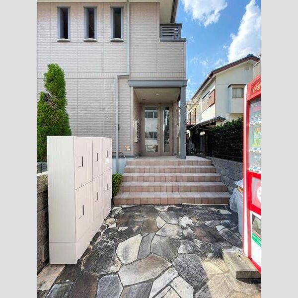 リビングタウン三橋108号室 エントランス