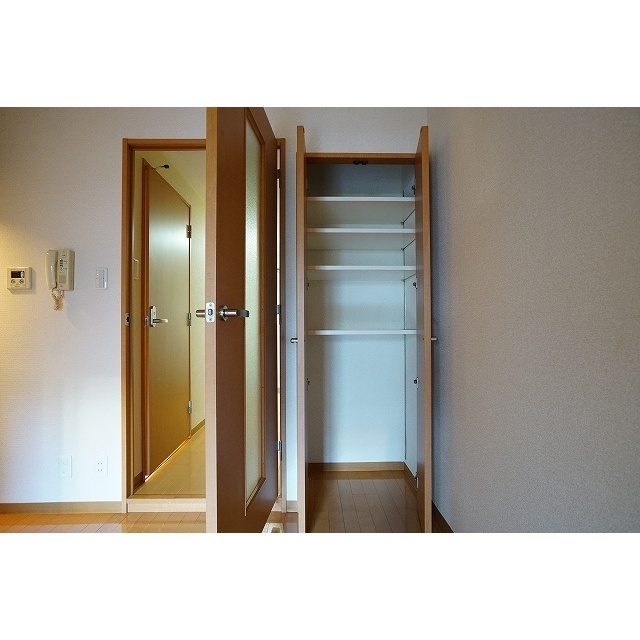 ル・グロワール0101号室 ダイニング収納