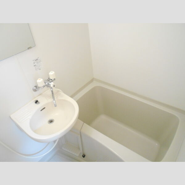 ヴェリタ サクラーレ203号室 浴室