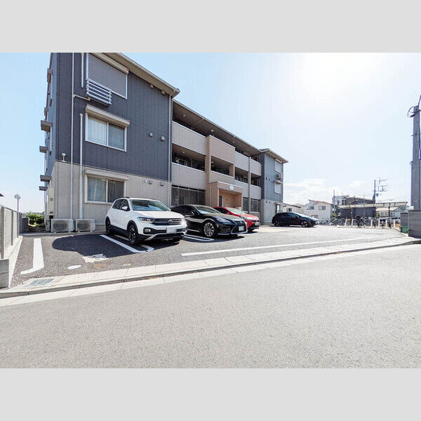 オリヴィエ203号室 駐車場