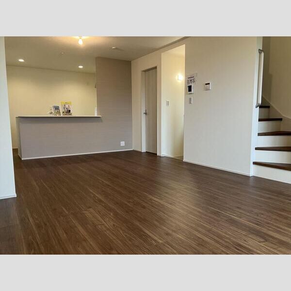 マイホームネクスト足立区東伊興　2号棟 リビング