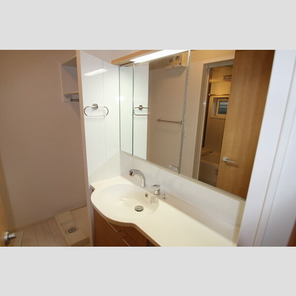 クレスト竹の塚 ワイド3面ミラーの洗髪洗面化粧台!