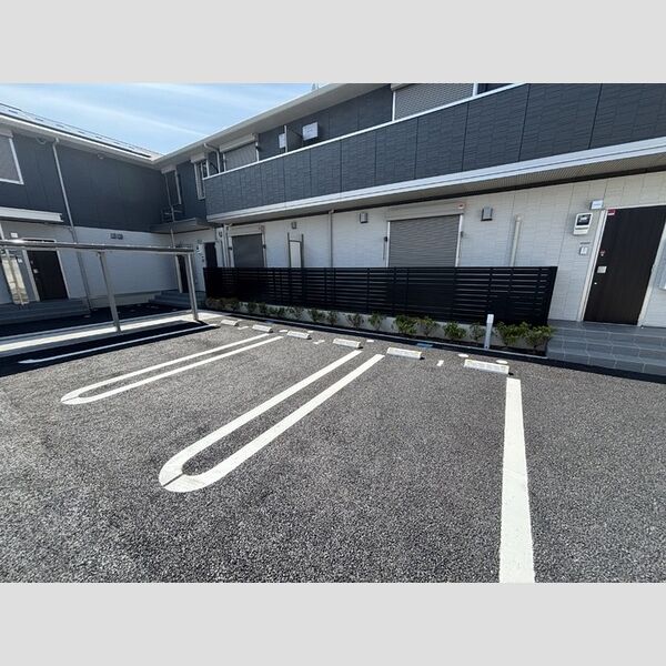 スリジェ元町 駐車場