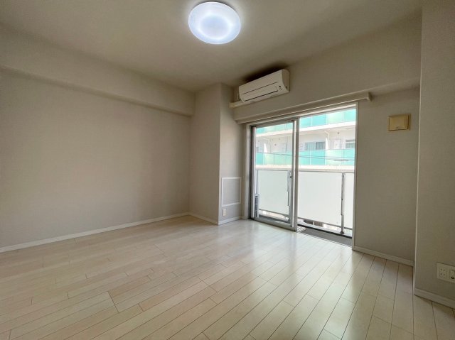 グラントゥルース本郷202号室 リビング