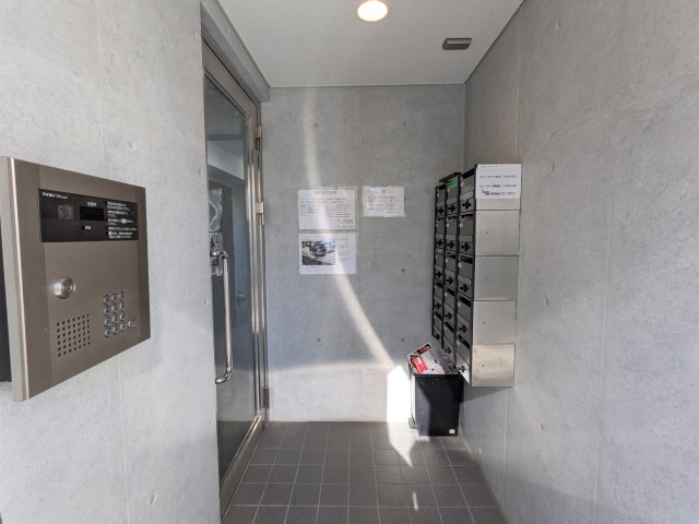 エタニティ204号室 エントランス