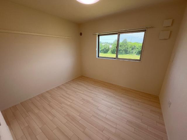 ベルフィオーレ　五番館202号室 洋室