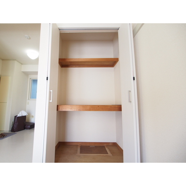 カサ･アスール102号室 大きめ収納♪