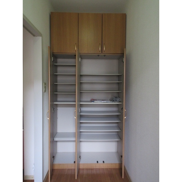 フジパレスA棟0102号室 シューズボックス