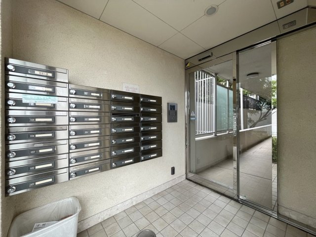 ラ・シード横浜藤が丘2階 エントランス