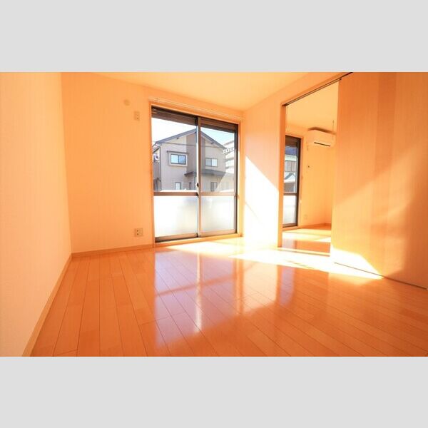 モナ・ミストラル越谷102号室 洋室