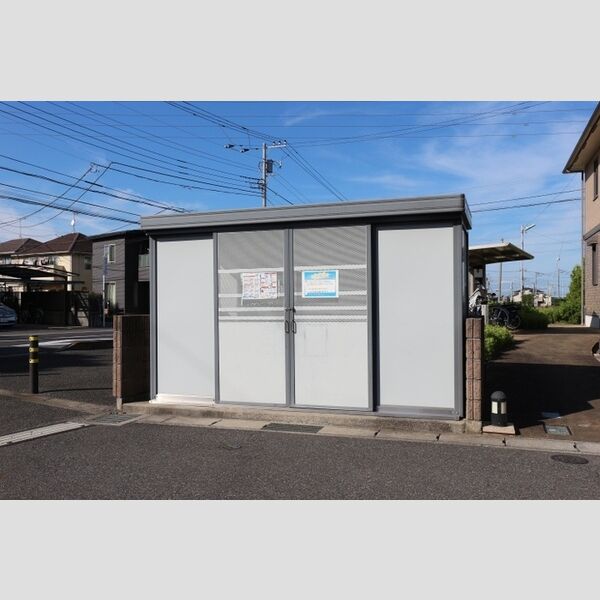 ロイヤル パークス 敷地内ごみ置場