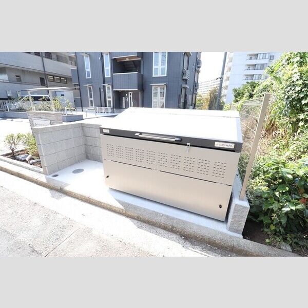 Frischer MorgenⅢ (フリッシャーモルゲンスリー) 敷地内ゴミ置き場