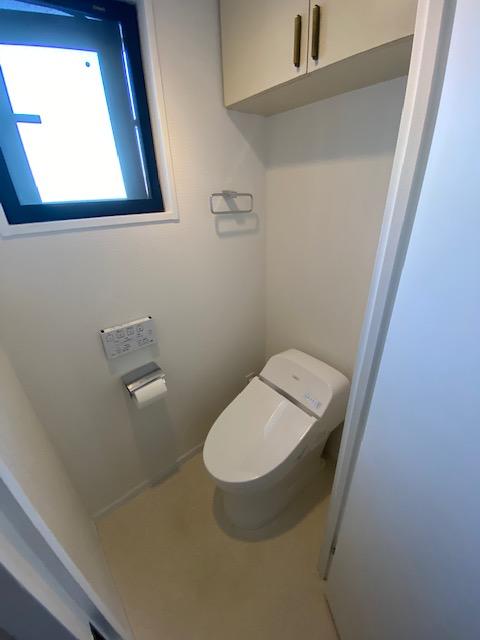 ジェイパーク東中野301号室 4年前に新規設置のトイレ、真空ガラスで断熱。換気もできる