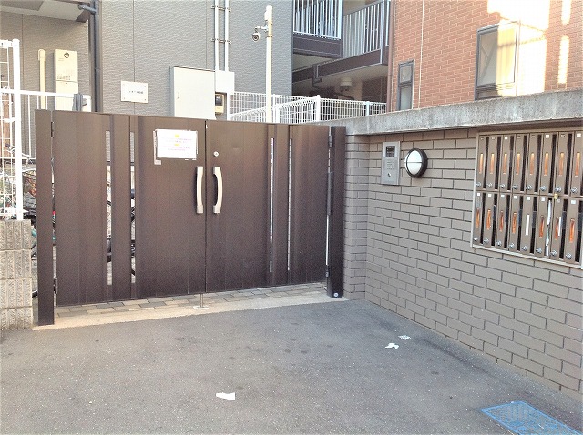 レオパレスフィオーレ船橋406号室 オートロックゲート
