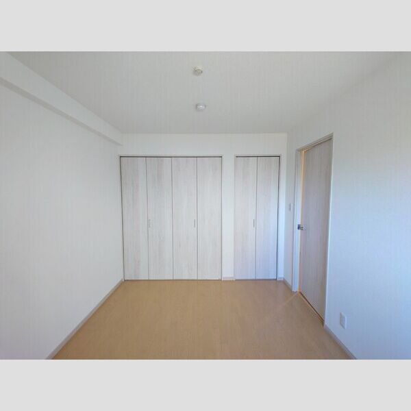 グランヴェールにしすな304号室 洋室6.1帖(別角度)