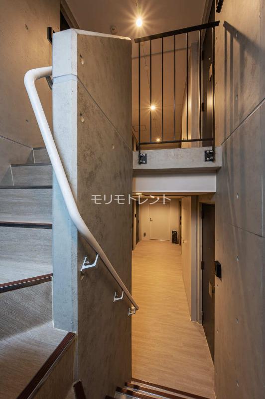 アトリオフラッツ中野新井薬師3階 共用廊下