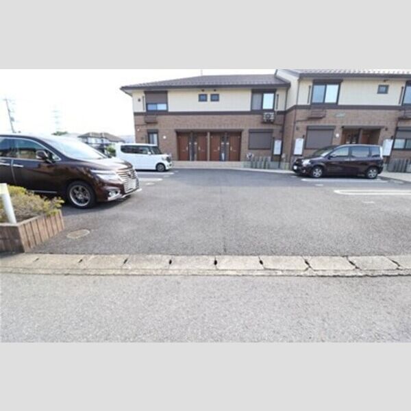 アシェルガーデン 駐車場