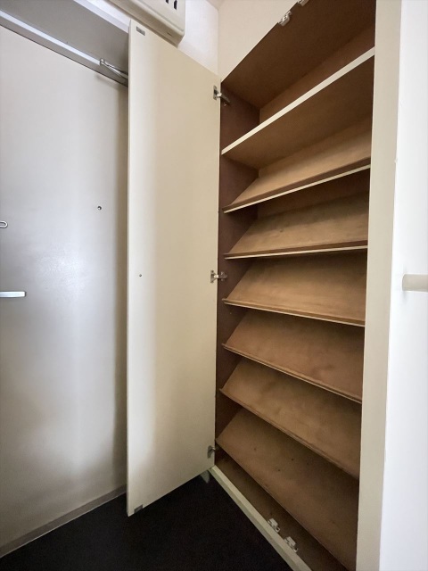 スカイコート戸塚317号室 シューズBOX